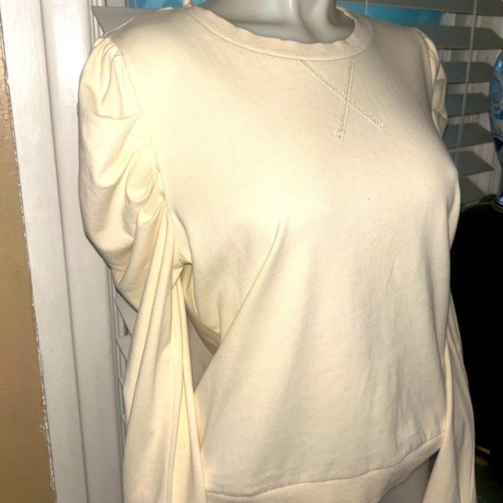 🍀 3 for $25 Moodie Puff Long Sleeve Top Butter Yellow Crew Neck Large